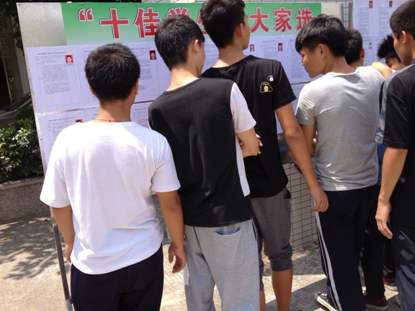 （圖一）看看，選誰？