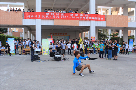 （圖一）納新現(xiàn)場(chǎng)氣氛熱烈