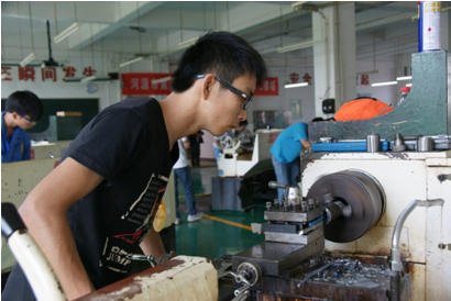 我校鄒麗瓊同學在模特表演比賽中折桂