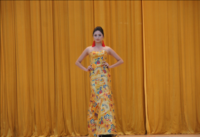 我校鄒麗瓊同學在模特表演比賽中折桂