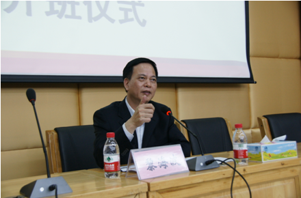 （圖二）黎海波校長作動員講話