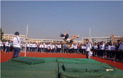 女子跳高比賽現(xiàn)場(chǎng)