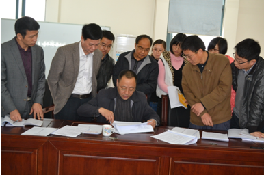 （圖二）張中洲校長正在作指導(dǎo)