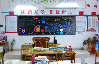 （圖二） 12旅游1班就業(yè)規(guī)劃黑板報