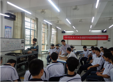 （圖二）汽車電控發(fā)動(dòng)機(jī)排故項(xiàng)目決賽現(xiàn)場(chǎng)