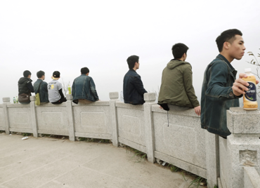 （圖一）一等獎：范新惠（12級室內(nèi)高級班 B2棟208） 《看未來、思人生》