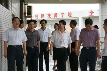 （圖二）專家組在實地考察