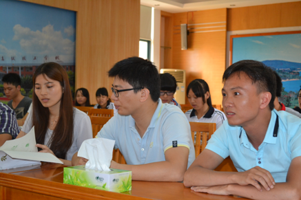 （圖二）班主任們對(duì)教材內(nèi)容提出意見