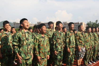 （圖三）全體合唱《團結(jié)就是力量》