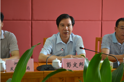 （圖二）常務(wù)副市長彭定邦鼓勵(lì)教職工繼續(xù)開拓進(jìn)取