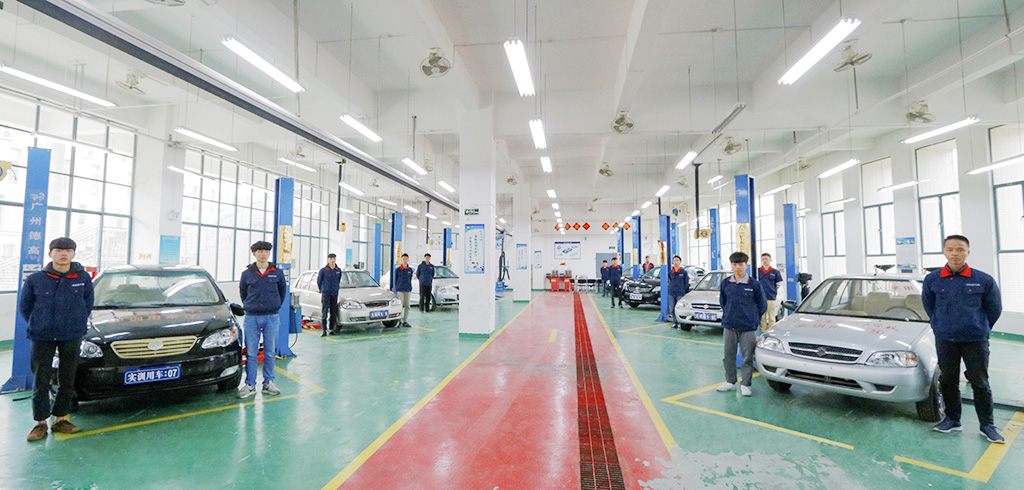 汽車維修實(shí)訓(xùn)室