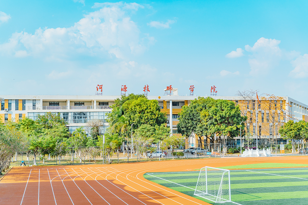 學(xué)院運動場